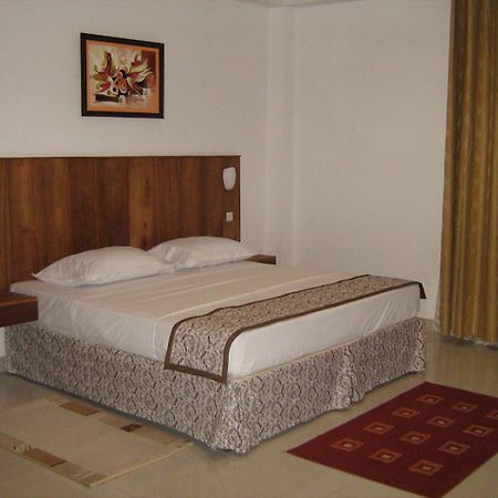 Rosalie'S Suites Lomé Zewnętrze zdjęcie