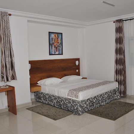 Rosalie'S Suites Lomé Zewnętrze zdjęcie